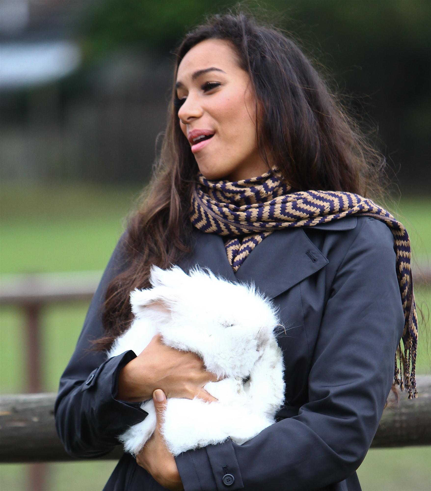 Leona Lewis visits the Hopefield Animal Sanctuary - Photos | Picture 98740